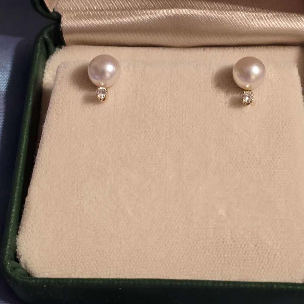 Elegant Pearl and Gold Stud Earrings